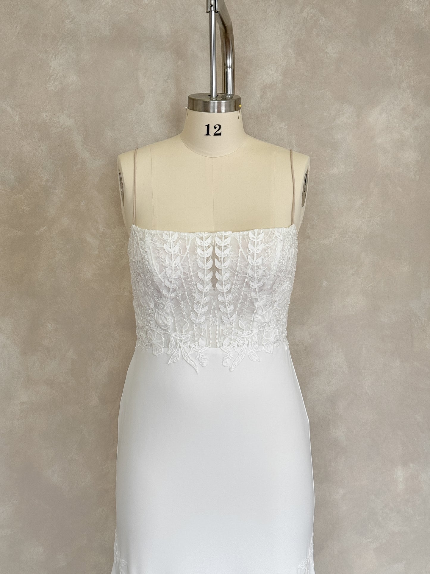 Aidan Gown - UK6