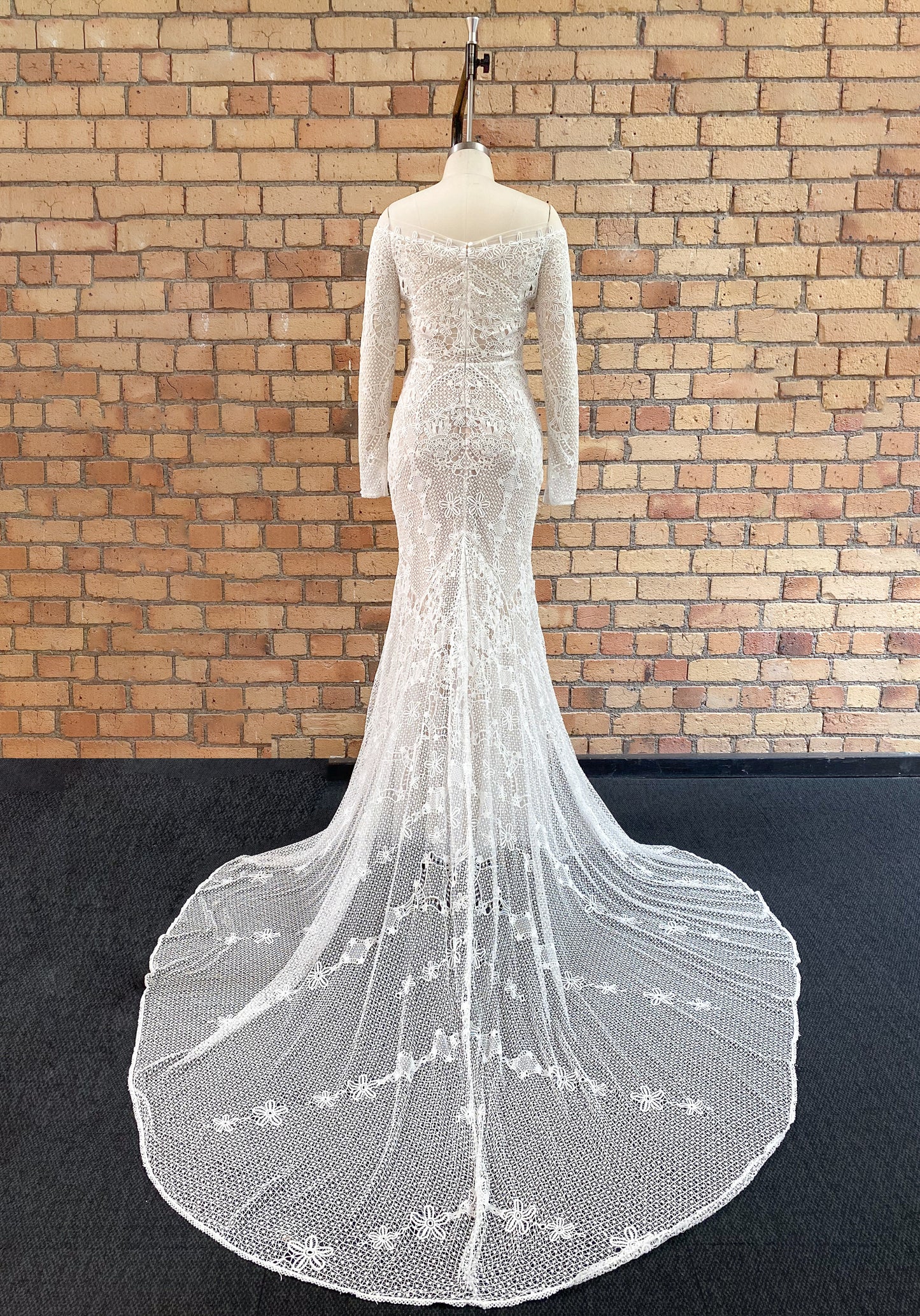 Dylan Gown - UK14