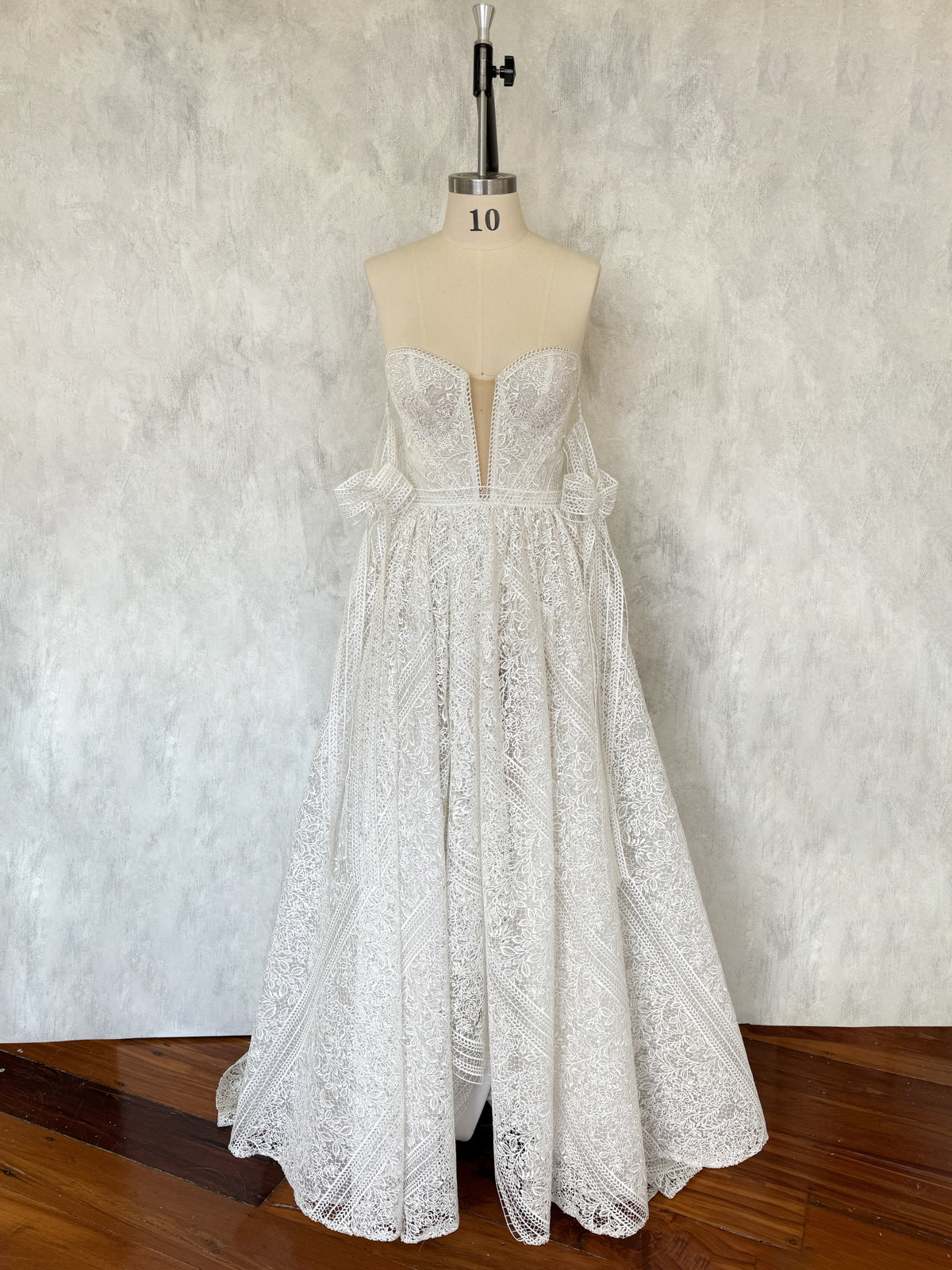 Tyler Gown - UK10