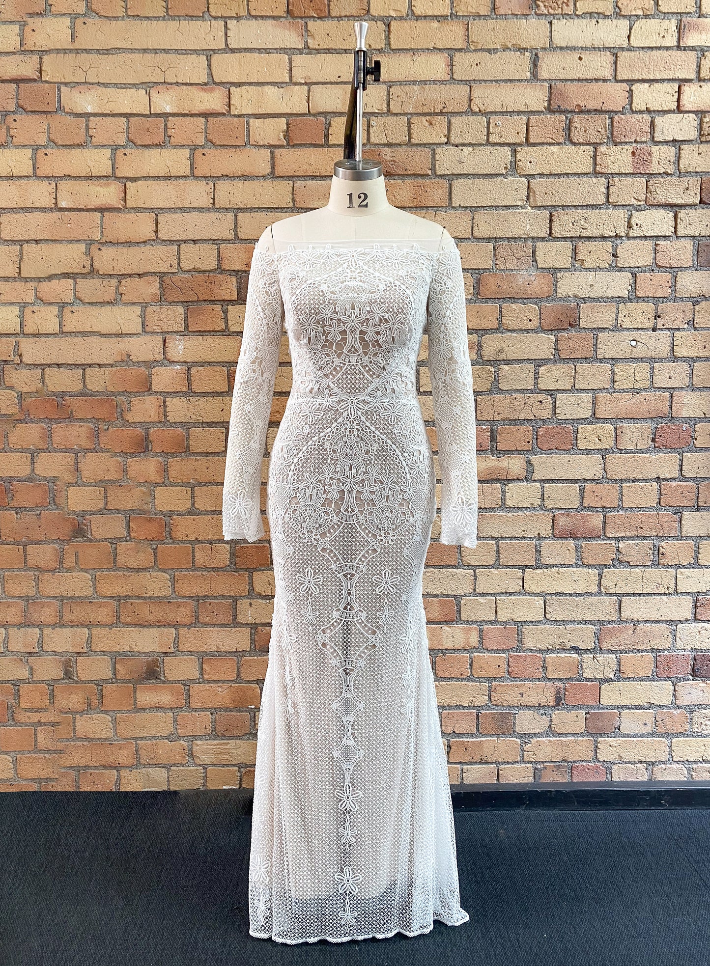 Dylan Gown - UK14