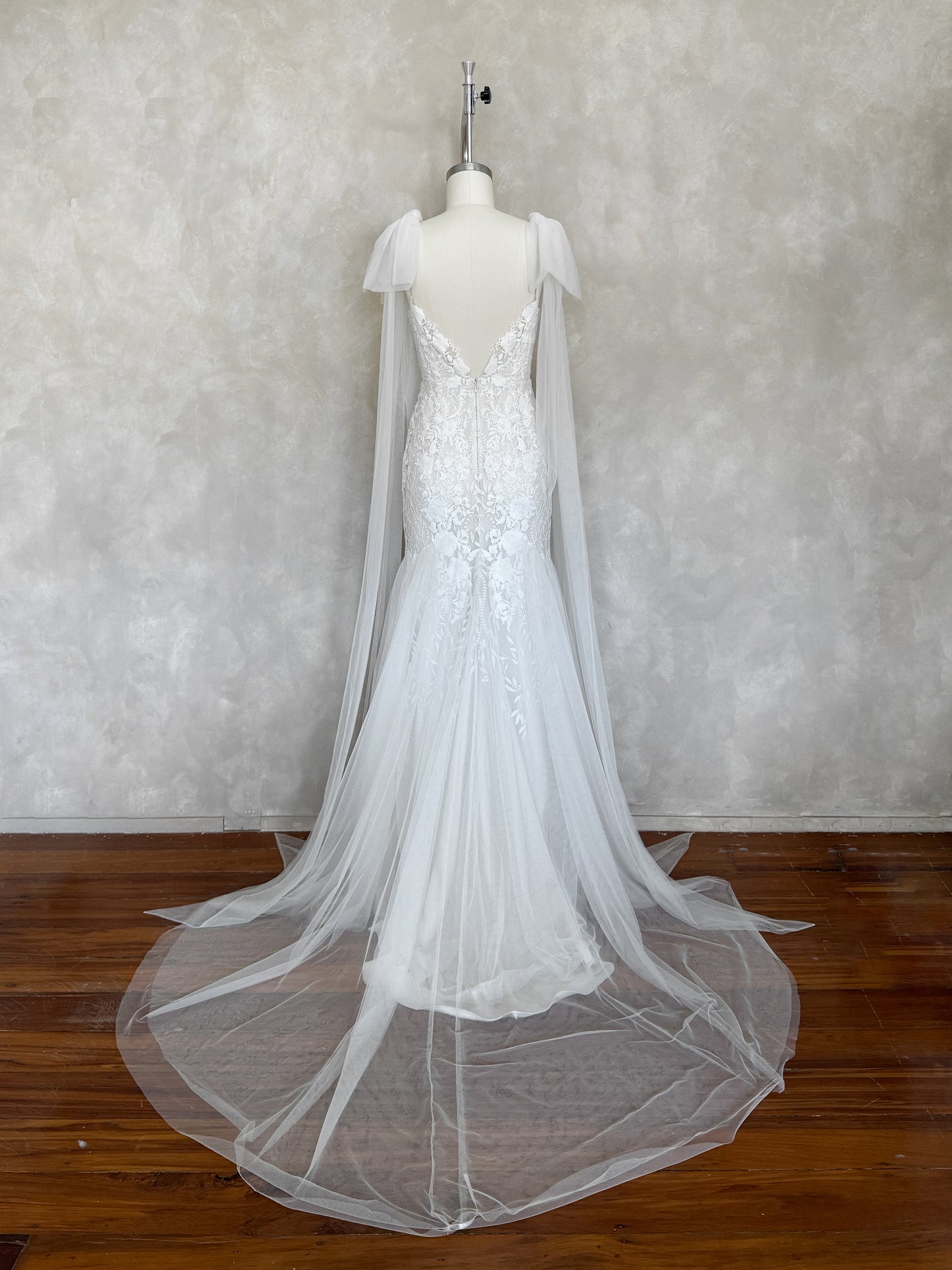 Miles Gown - UK 10