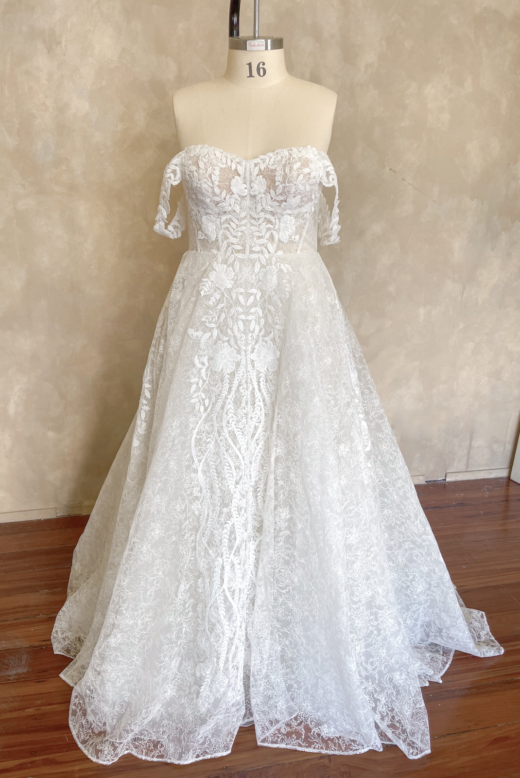 Cole Gown - UK 16 DD
