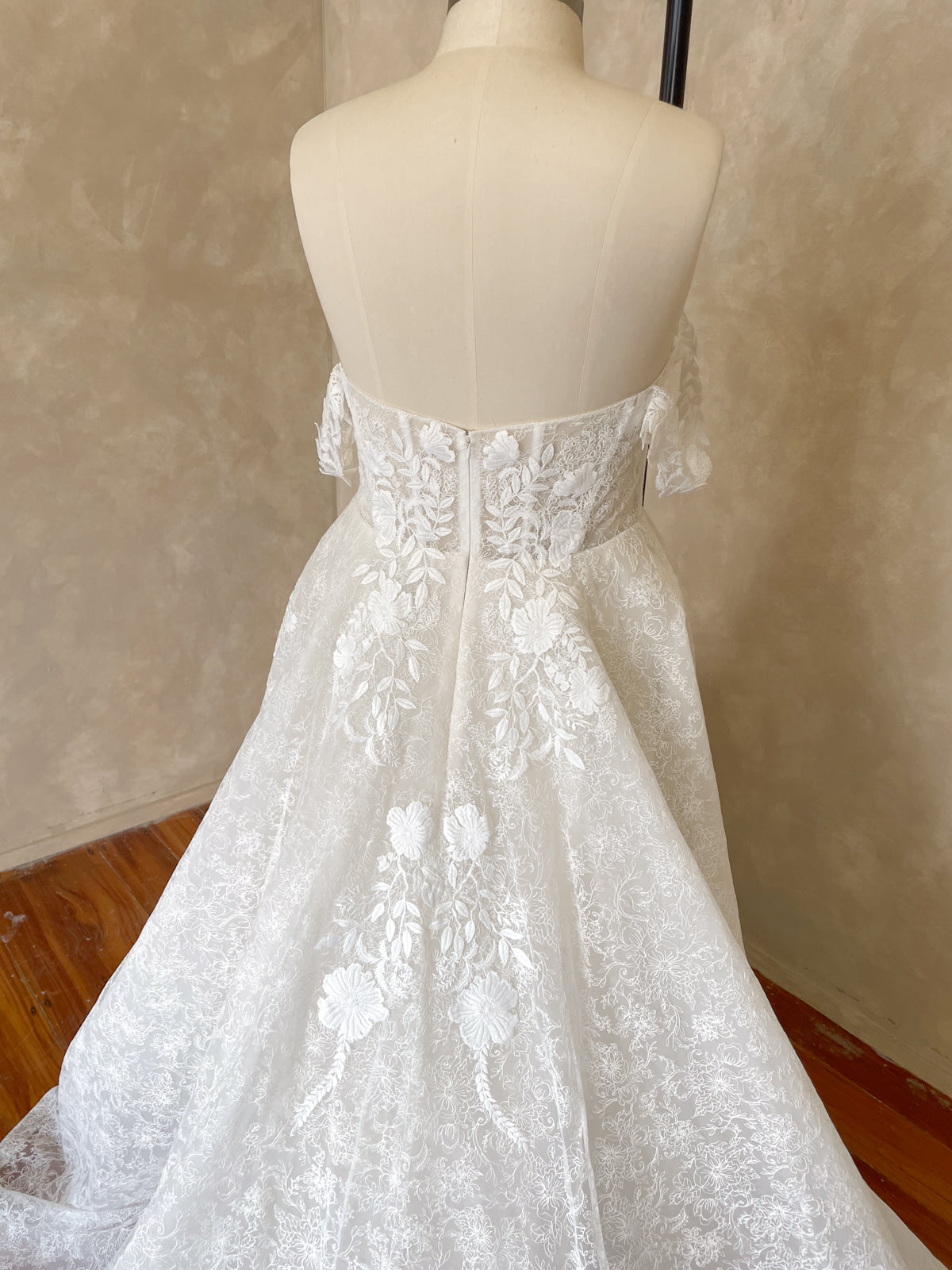 Cole Gown - UK 16 DD