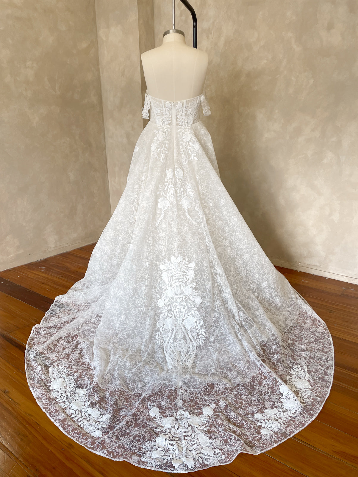 Cole Gown - UK 16 DD