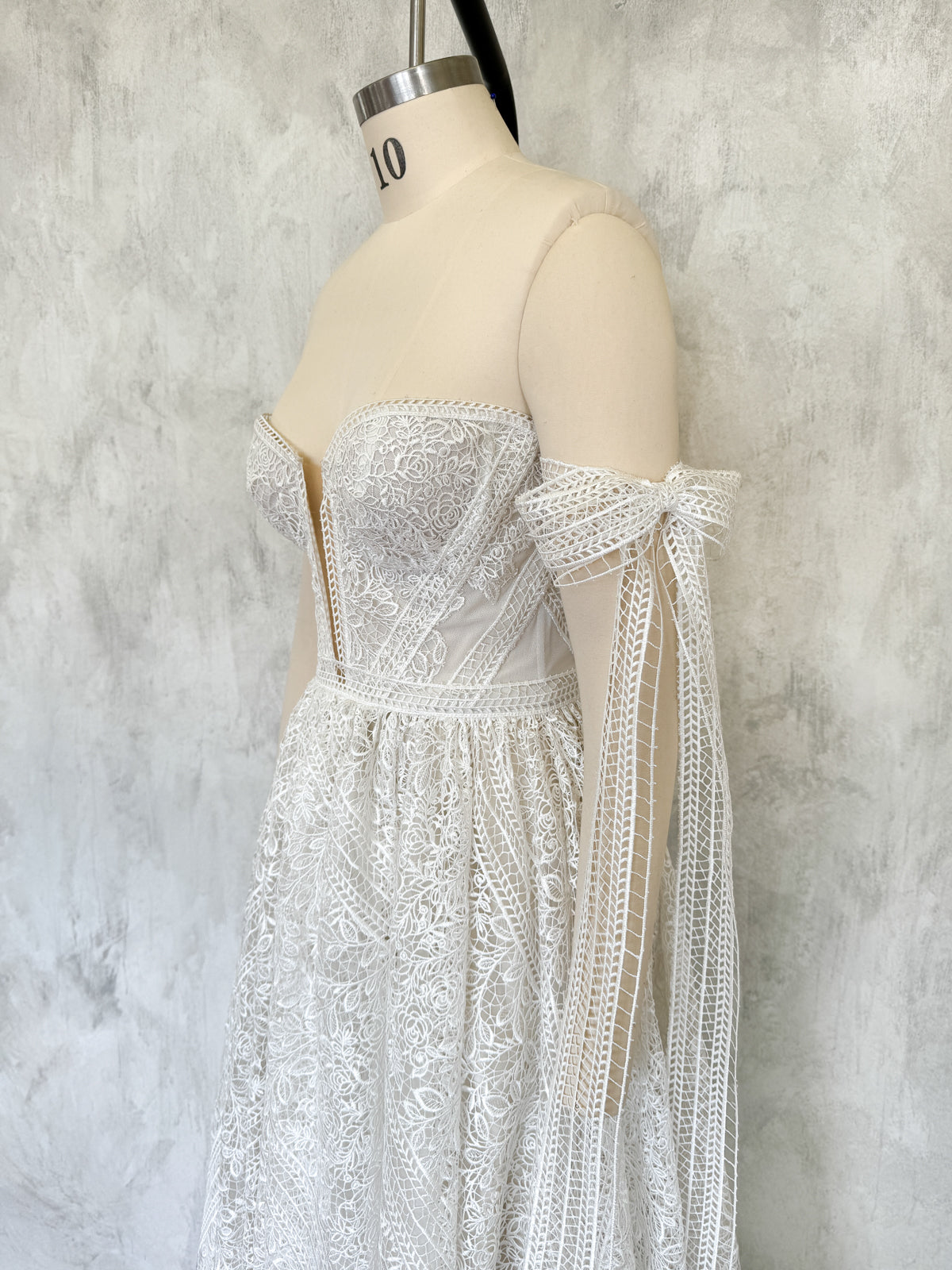 Tyler Gown - UK10