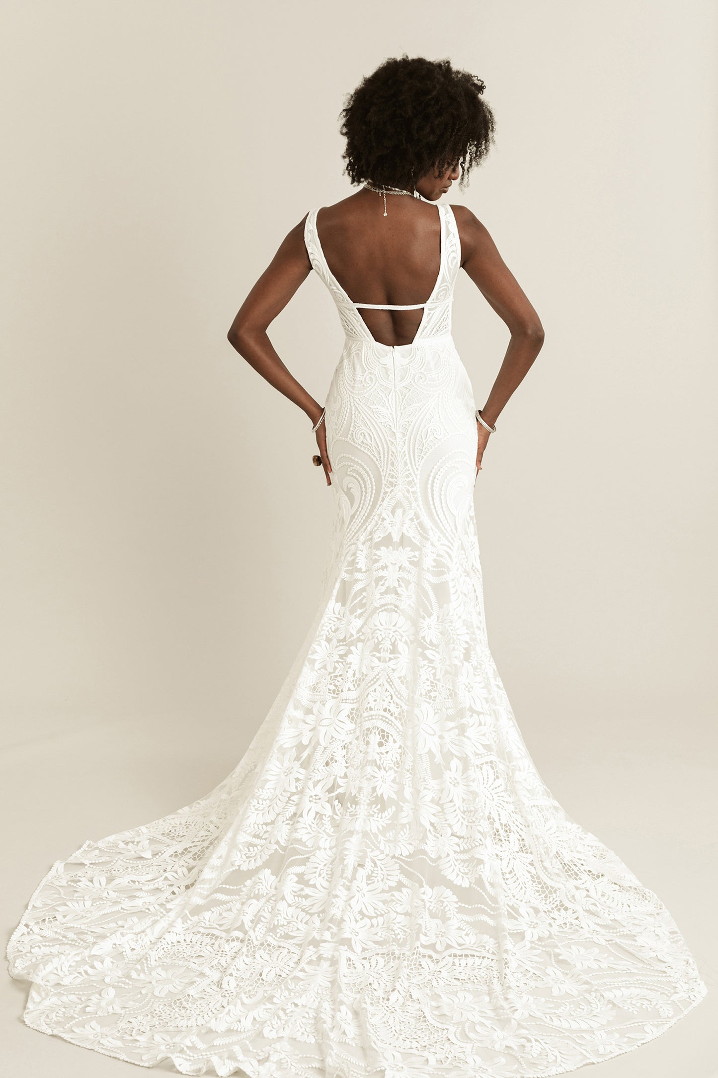 Amos Gown - UK8