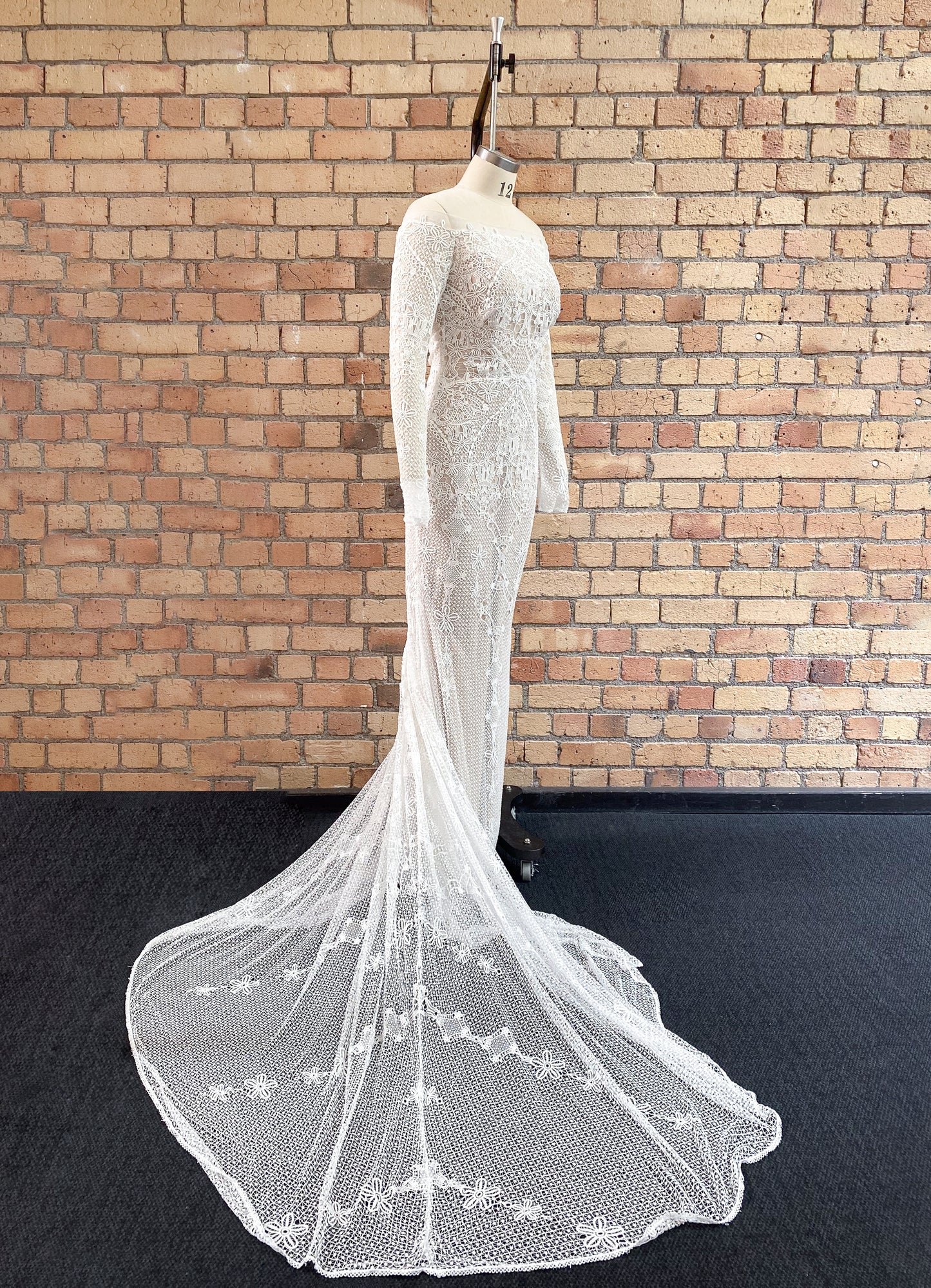 Dylan Gown - UK14