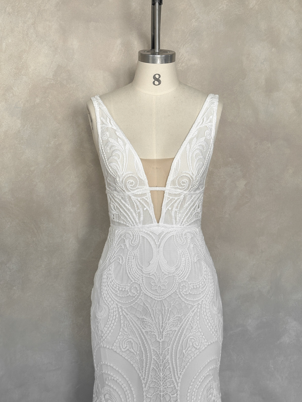Amos Gown - UK8
