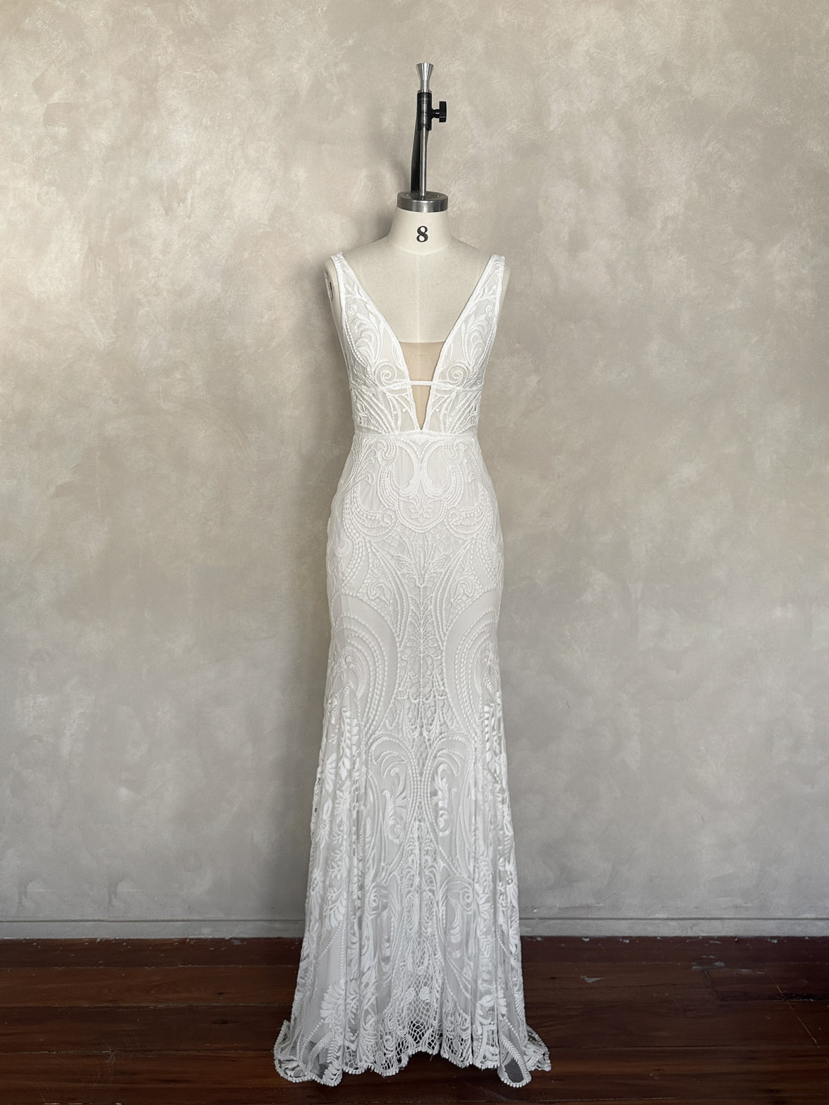 Amos Gown - UK8