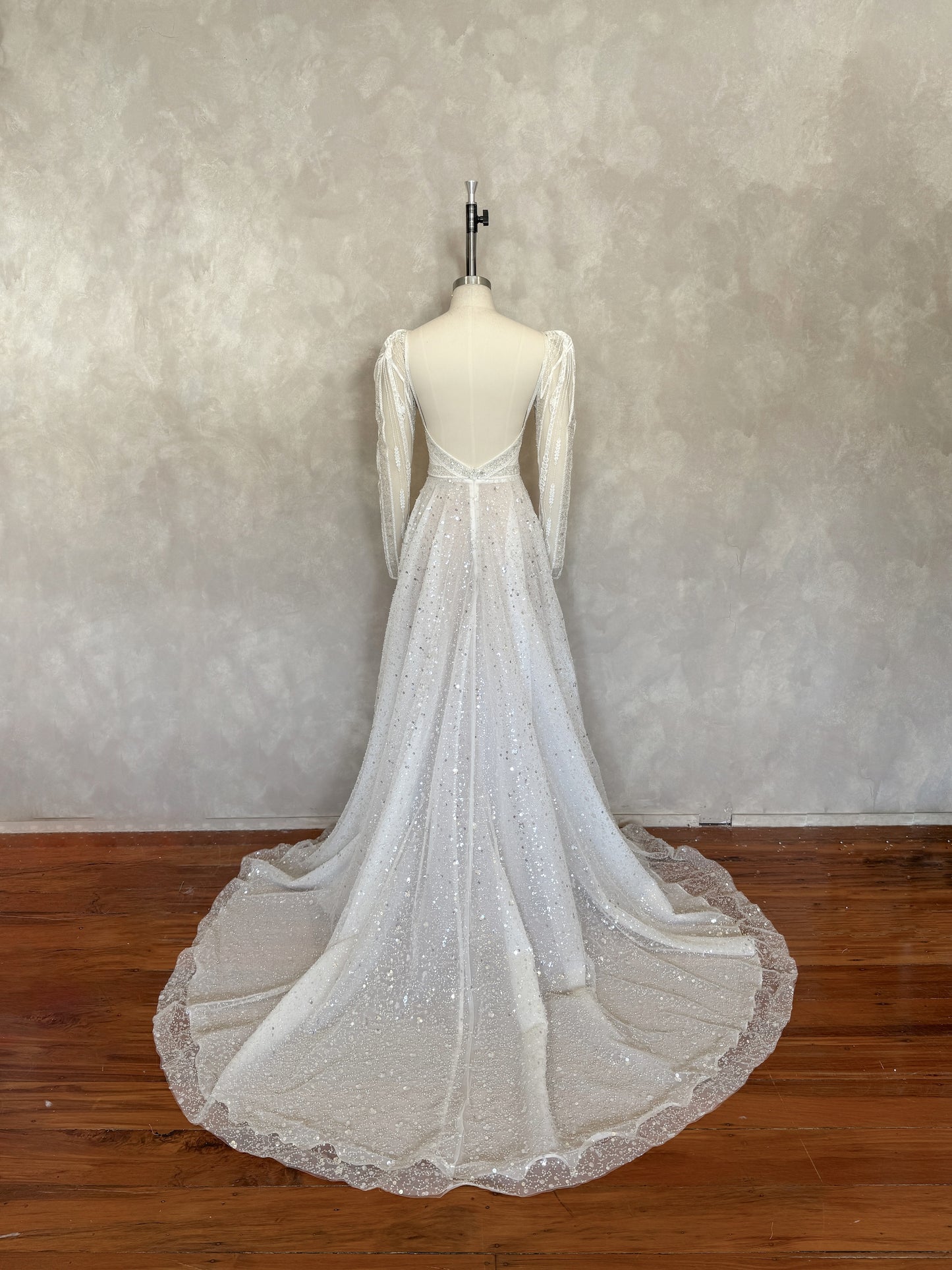 Valley Off-White Gown - UK8