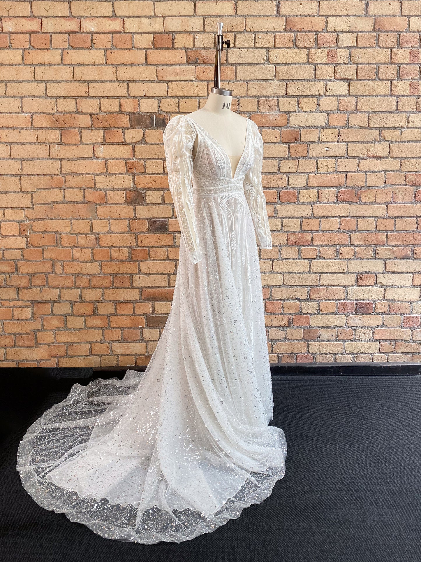 Valley Off-White Gown - UK10