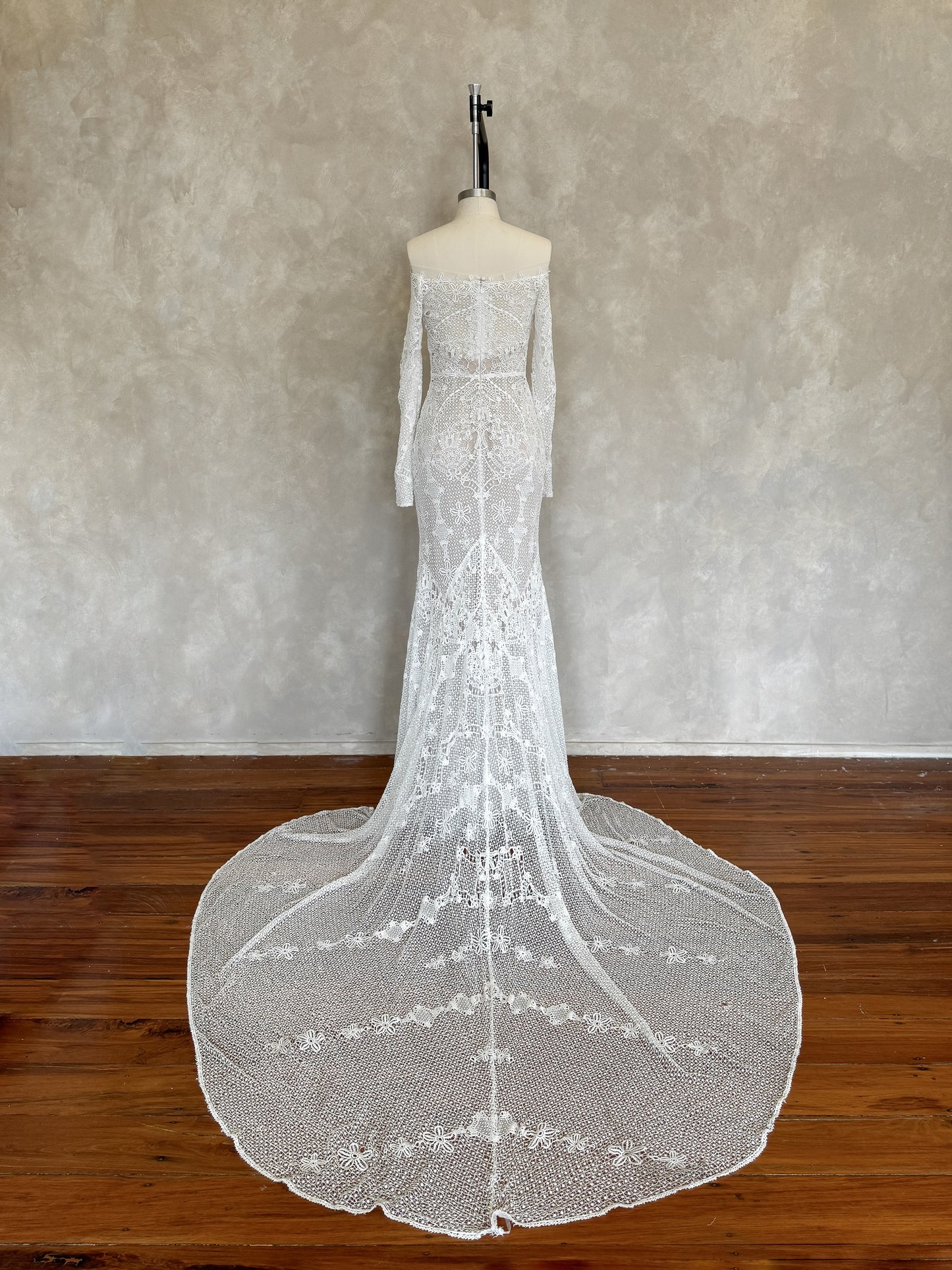 Dylan Gown - UK8